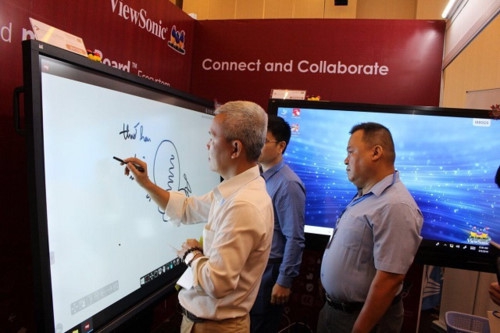 man-hinh-tuong-tac-65-inch-2